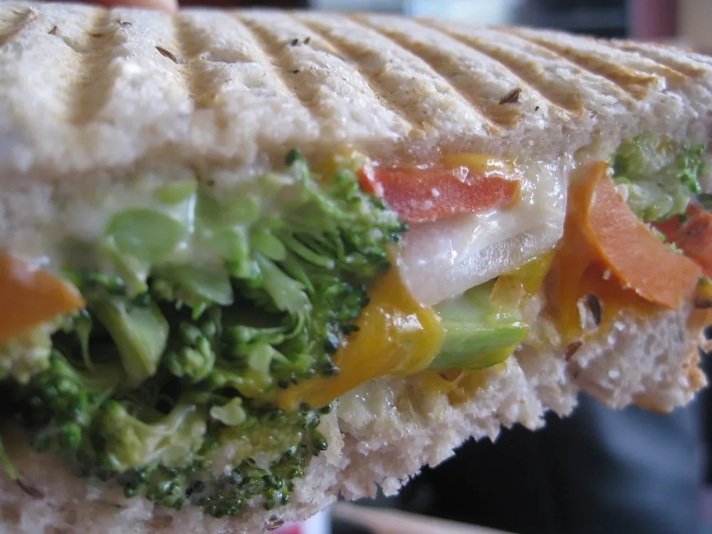 Veg. Sandwich (2 Pcs)